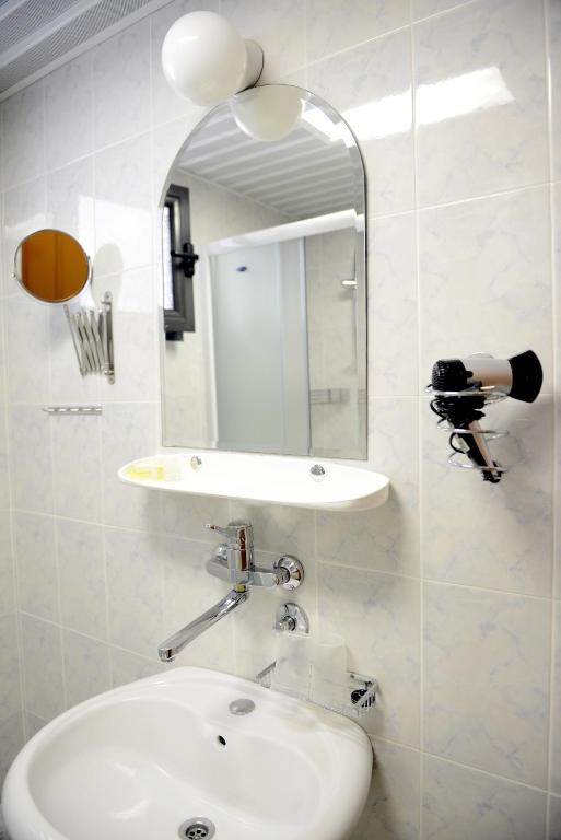 Sanja Former Oliva Hotell 3*